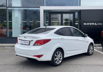 Подержанный автомобиль Hyundai Solaris Sedan 2015 года (5 фото)