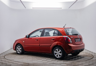 Подержанный автомобиль Kia Rio Hatchback 2010 года (7 фото)