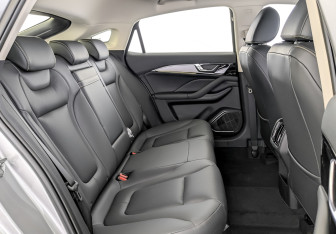 Новый FAW Bestune B70 2024 (12 фото)