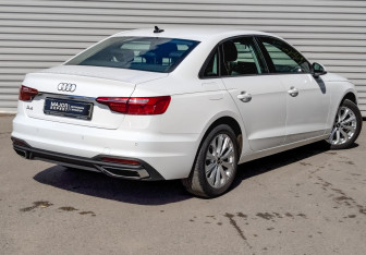 Подержанный автомобиль Audi A4 Sedan 2022 года (5 фото)