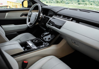 Подержанный автомобиль Land Rover Range Rover Velar 2018 года (7 фото)