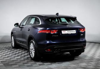 Подержанный автомобиль Jaguar F-Pace 2017 года (7 фото)