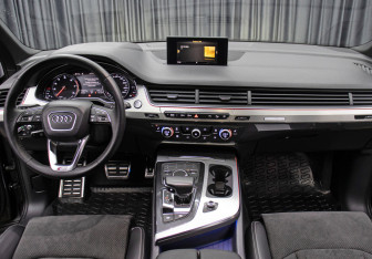 Подержанный автомобиль Audi Q7 2018 года (14 фото)