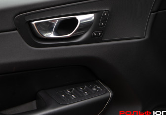 Подержанный автомобиль Volvo XC60 2018 года (23 фото)