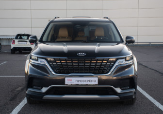 Подержанный автомобиль Kia Carnival 2021 года (2 фото)