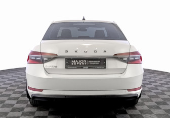 Подержанный автомобиль Skoda Superb Liftback 2021 года (6 фото)