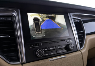 Подержанный автомобиль Porsche Macan 2016 года (26 фото)