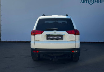 Подержанный автомобиль Mitsubishi Pajero Sport 2012 года (7 фото)