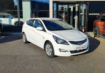 Подержанный автомобиль Hyundai Solaris Hatchback 2015 года (3 фото)