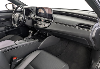 Подержанный автомобиль Lexus ES 2021 года (13 фото)