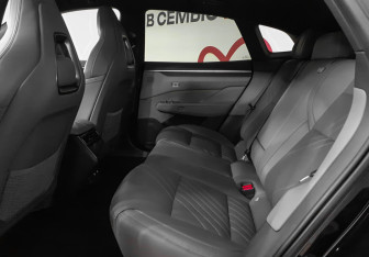 Подержанный автомобиль Zeekr 001 2024 года (10 фото)