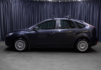 Подержанный автомобиль Ford Focus Hatchback 2008 года (8 фото)