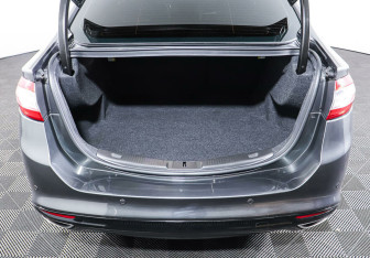 Подержанный автомобиль Ford Mondeo Sedan 2015 года (21 фото)