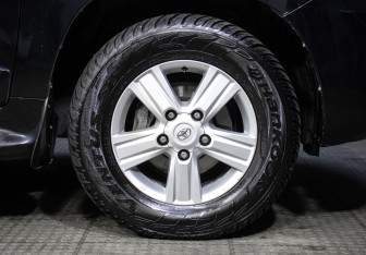 Подержанный автомобиль Toyota Land Cruiser Suv 2013 года (27 фото)