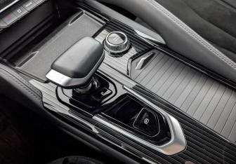 Подержанный автомобиль Geely Monjaro 2024 года (28 фото)