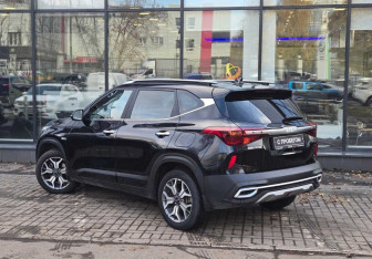 Подержанный автомобиль Kia Seltos 2021 года (6 фото)