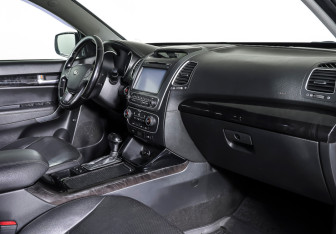 Подержанный автомобиль Kia Sorento 2013 года (11 фото)