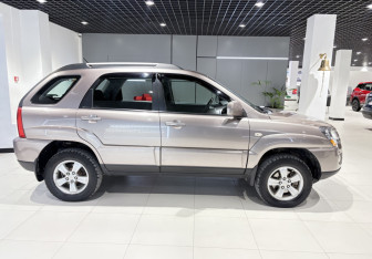 Подержанный автомобиль Kia Sportage 2009 года (4 фото)