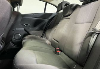 Подержанный автомобиль Renault Fluence 2012 года (10 фото)