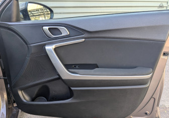 Подержанный автомобиль Kia Ceed Hatchback 2019 года (24 фото)