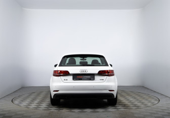 Подержанный автомобиль Audi A3 Hatchback 2016 года (6 фото)