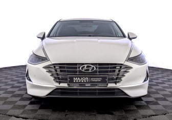 Подержанный автомобиль Hyundai Sonata 2021 года (2 фото)