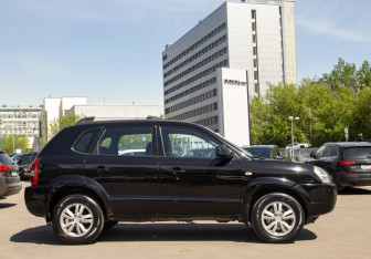 Подержанный автомобиль Hyundai Tucson 2008 года (3 фото)