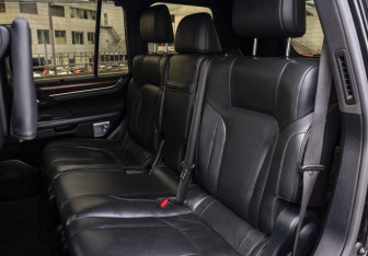 Подержанный автомобиль Lexus LX 2017 года (17 фото)
