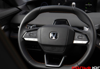 Подержанный автомобиль Changan UNI-V 2024 года (12 фото)
