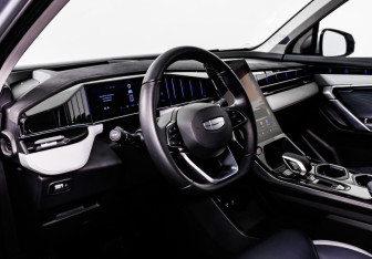 Подержанный автомобиль Geely Atlas 2024 года (12 фото)