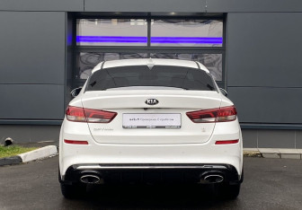 Подержанный автомобиль Kia Optima Sedan 2019 года (6 фото)