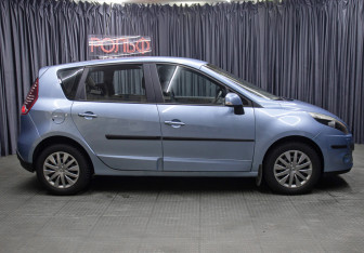 Подержанный автомобиль Renault Scenic 2011 года (4 фото)