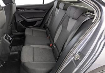 Подержанный автомобиль Skoda Octavia Liftback 2021 года (18 фото)