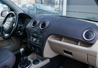 Подержанный автомобиль Ford Fusion 2006 года (7 фото)