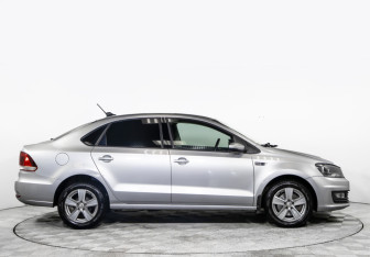 Подержанный автомобиль Volkswagen Polo Sedan 2017 года (3 фото)