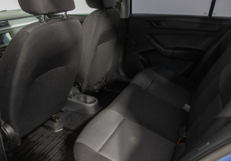 Подержанный автомобиль Skoda Rapid Liftback 2014 года (11 фото)