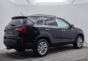 Подержанный автомобиль Kia Sorento 2015 года (5 фото)