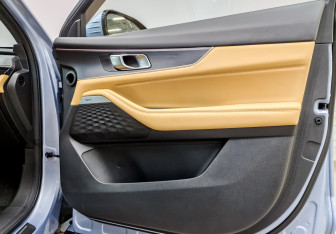 Подержанный автомобиль Changan UNI-K 2023 года (25 фото)