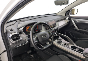 Подержанный автомобиль Geely Coolray 2023 года (16 фото)