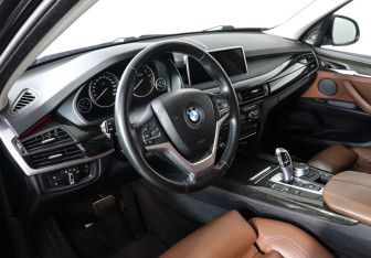 Подержанный автомобиль BMW X5 2017 года (11 фото)