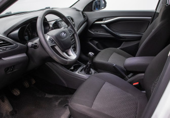 Подержанный автомобиль LADA (ВАЗ) Vesta Sedan 2021 года (10 фото)