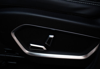Подержанный автомобиль Geely Atlas Pro 2022 года (14 фото)