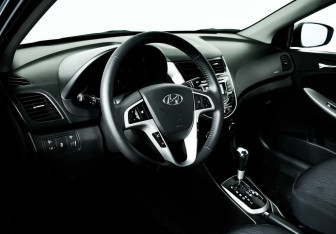 Подержанный автомобиль Hyundai Solaris Sedan 2013 года (8 фото)