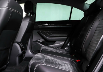 Подержанный автомобиль Volkswagen Passat Sedan 2021 года (19 фото)