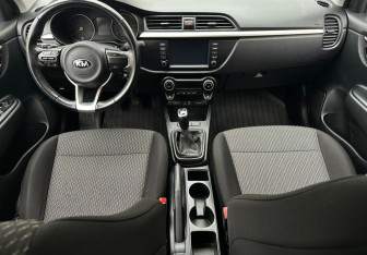 Подержанный автомобиль Kia Rio Sedan 2018 года (11 фото)