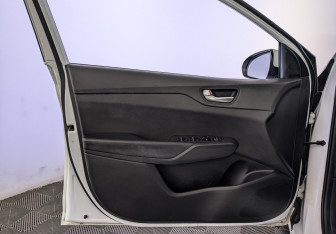 Подержанный автомобиль Hyundai Solaris Sedan 2020 года (19 фото)