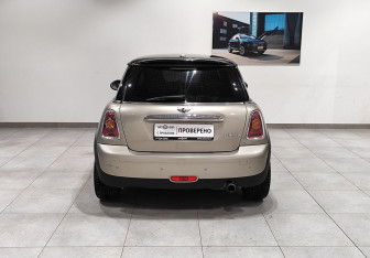 Подержанный автомобиль MINI Hatch 2008 года (6 фото)
