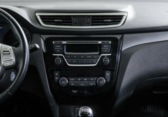 Подержанный автомобиль Nissan X-Trail 2018 года (9 фото)