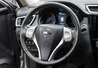 Подержанный автомобиль Nissan X-Trail 2015 года (16 фото)