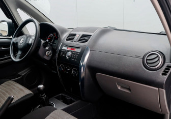 Подержанный автомобиль Suzuki SX4 Hatchback 2012 года (9 фото)